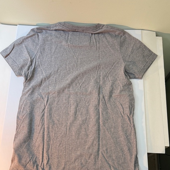 Abercrombie & Fitch Leopard Gray Graphic T-Shirt - Picture 7 of 7